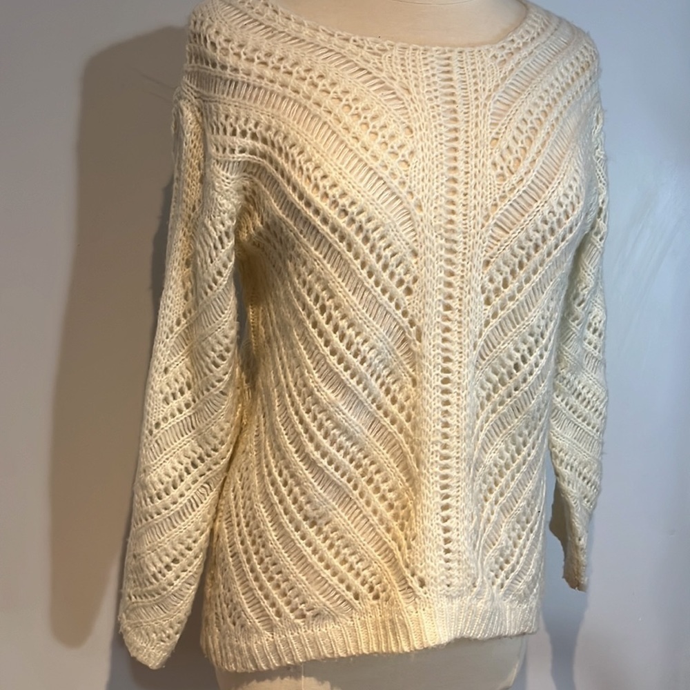 DEX open weave , crochet style pull over sweater in cream size medium - Picture 2 of 11